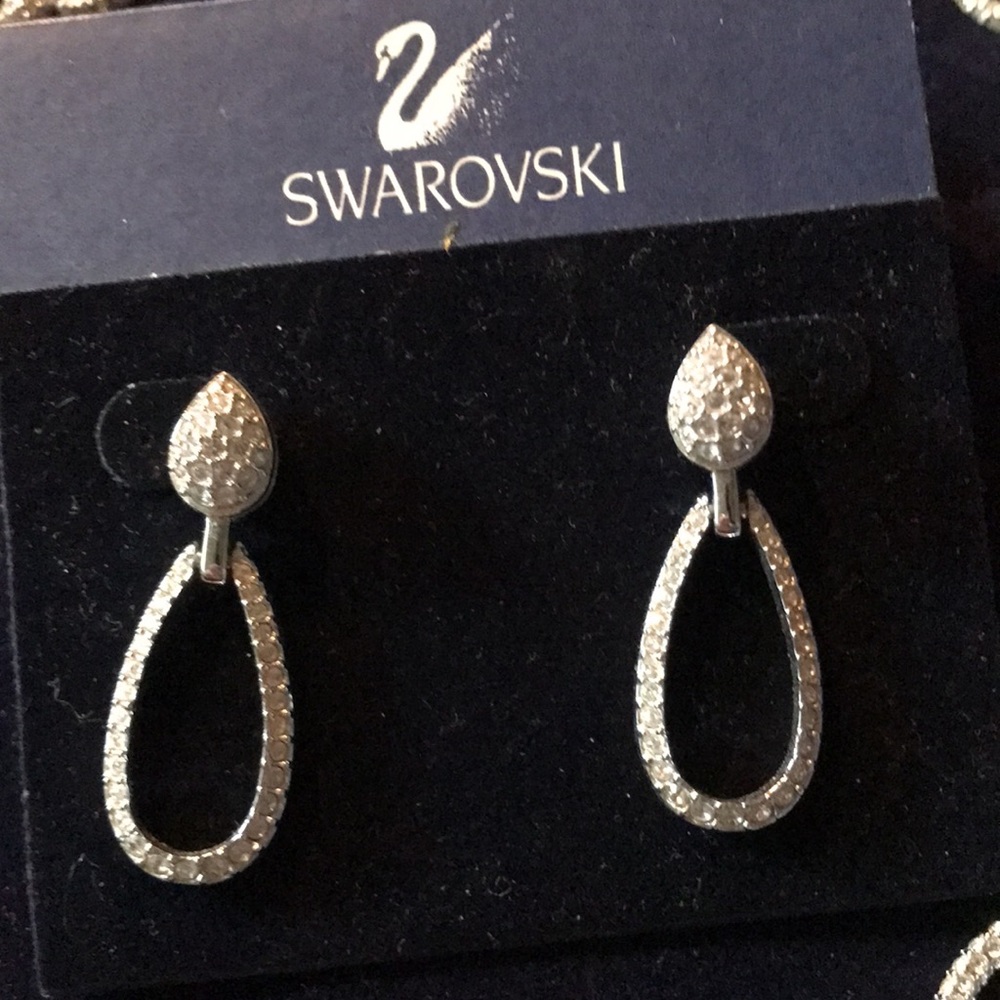 Gorgeous Authentic Signed Swarovski Infinity Neck… - image 3